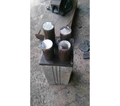 Khuôn gạch 4 lỗ Khuôn gạch 4 lỗ