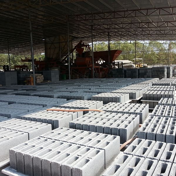 Giá máy gạch bê tông hiện nay là bao nhiêu?