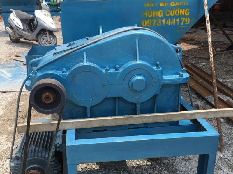 Máy ép gạch bán tự động giá tốt, chất lượng tại HÙNG CƯỜNG