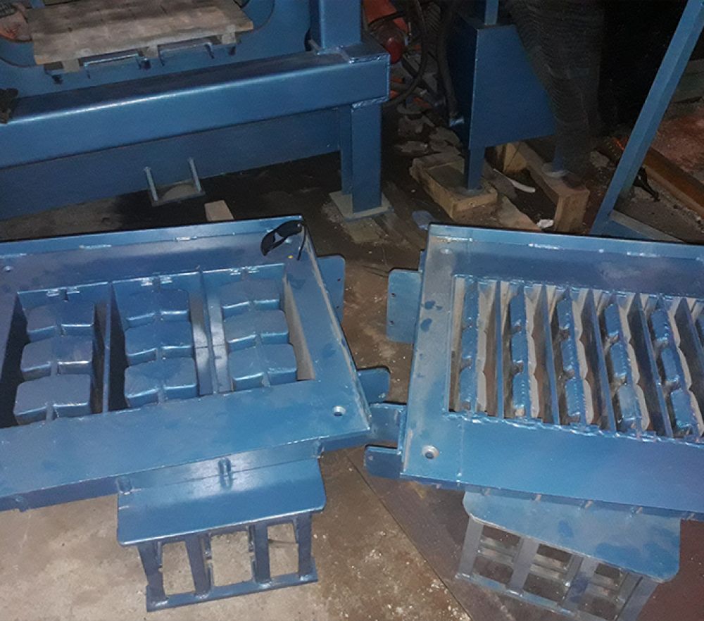 Khuôn ép gạch block Hùng Cường