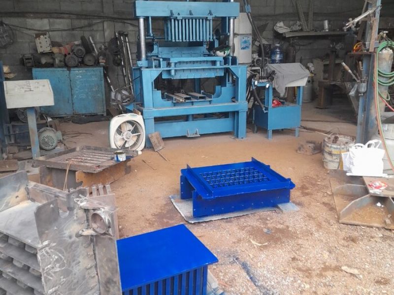 Máy ép gạch block thủ công giải pháp kinh tế cho sản xuất gạch nhỏ lẻ