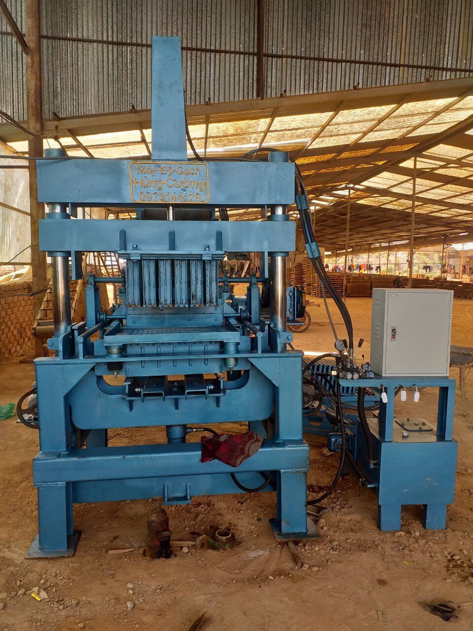 Máy ép gạch Đồng Nai - Hùng Cường