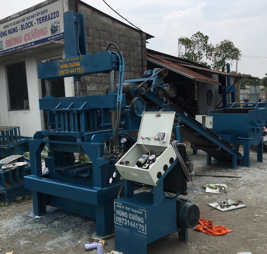 Máy ép gạch Hùng Cường