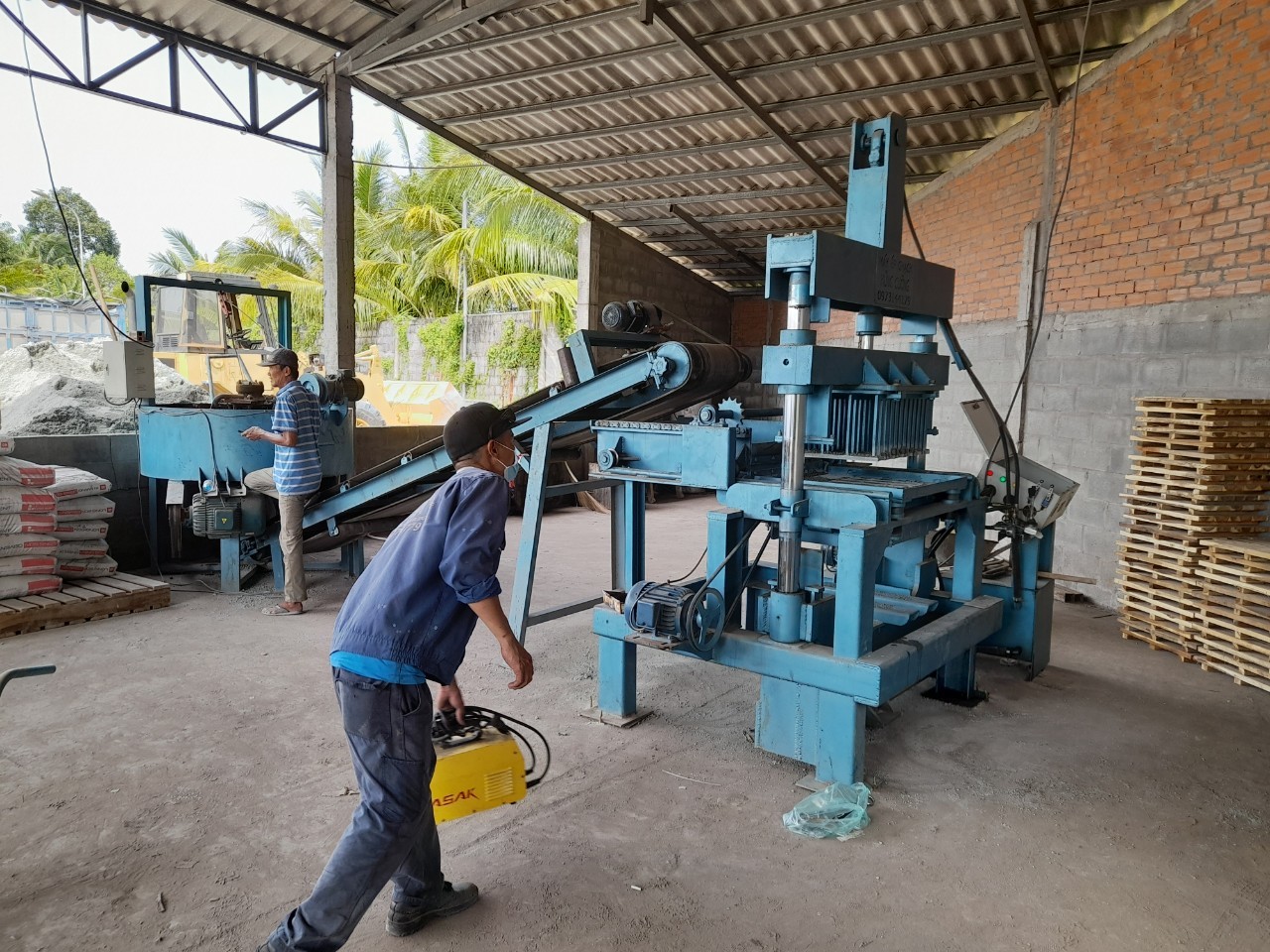 Giá máy ép gạch block Bình Dương